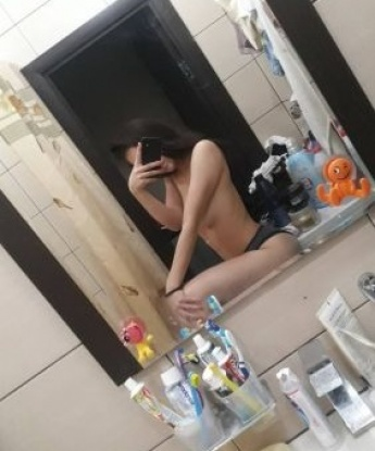 У меня великолепные формы и непревзойденные навыки. Я обеспечу тебе незабываемую атмосферу раскрепощенности и наслаждения. Услышь мои шепоты в твоём ухе и почувствуй мои опытные руки на своём теле. Со мной ты испытаешь настоящую страсть и полное расслабление. Фотографии подтверждают мою красоту и изящество. Мои услуги открыты для истинных ценителей качественного отдыха. Не упусти свой шанс получить незабываемый опыт со мной. Проверенные отзывы подтверждают, что я именно та, кого ты искал. Присоединяйся ко мне и вместе мы окунемся в мир наслаждения! 💋 Ульяна